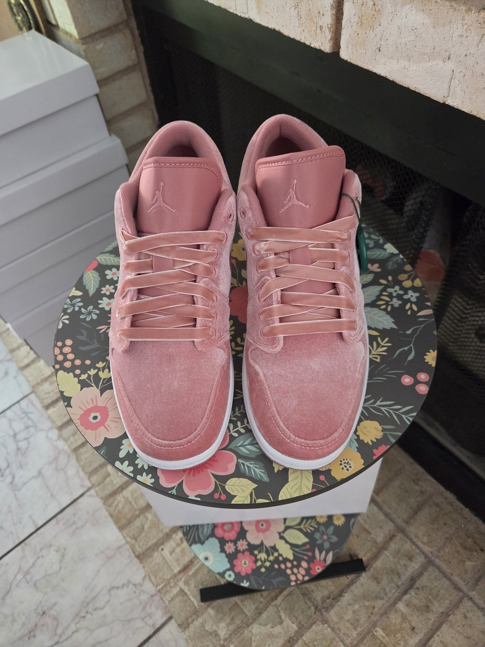 Brand New Air Jordan 1-low Pink Velvet - Picture 7 of 11